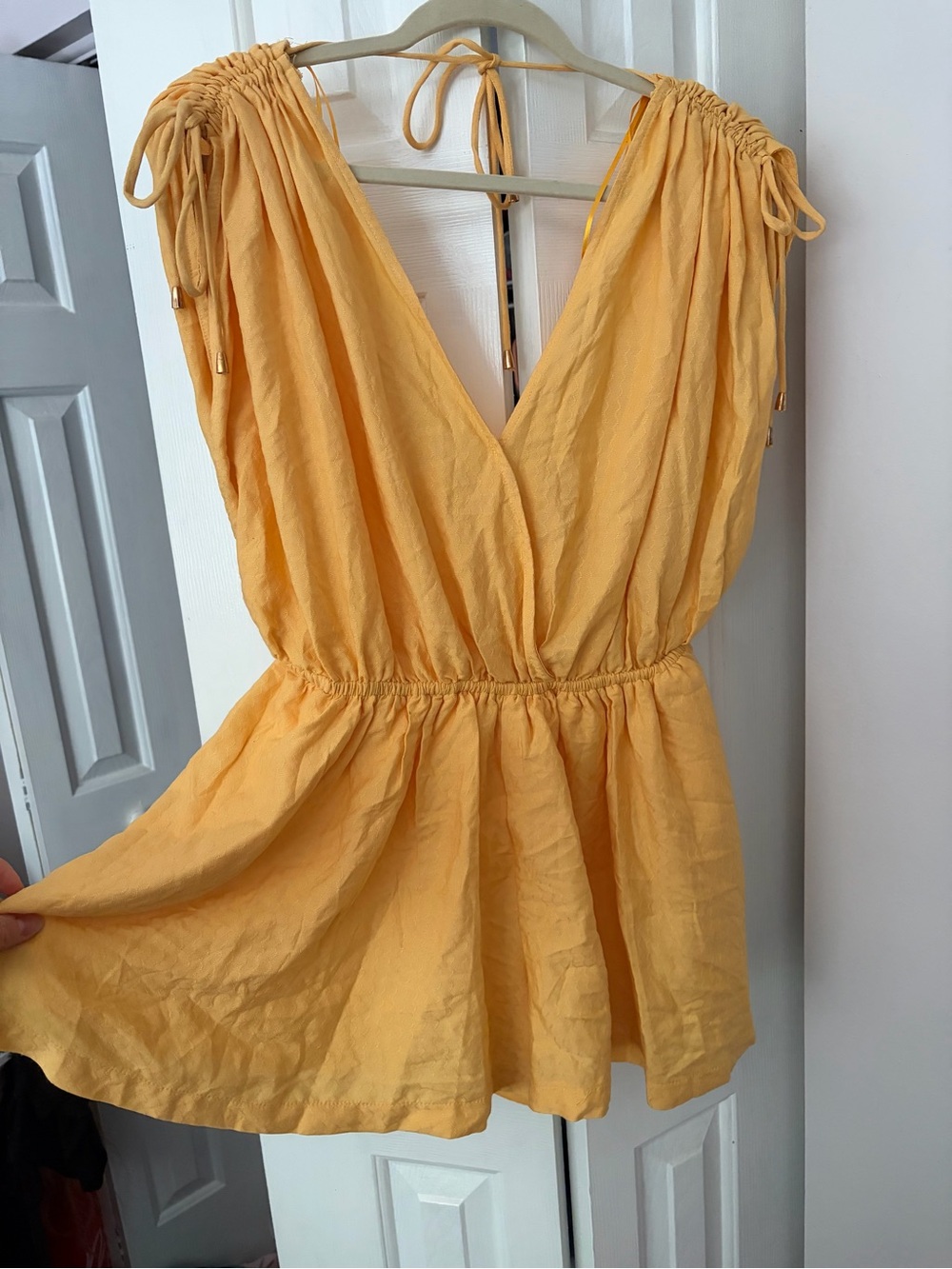 NWOT V-Neck tie shoulder romper